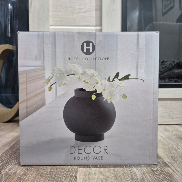 Hotel Collection‎ Rounded Porcelain Vase - Picture 7 of 8